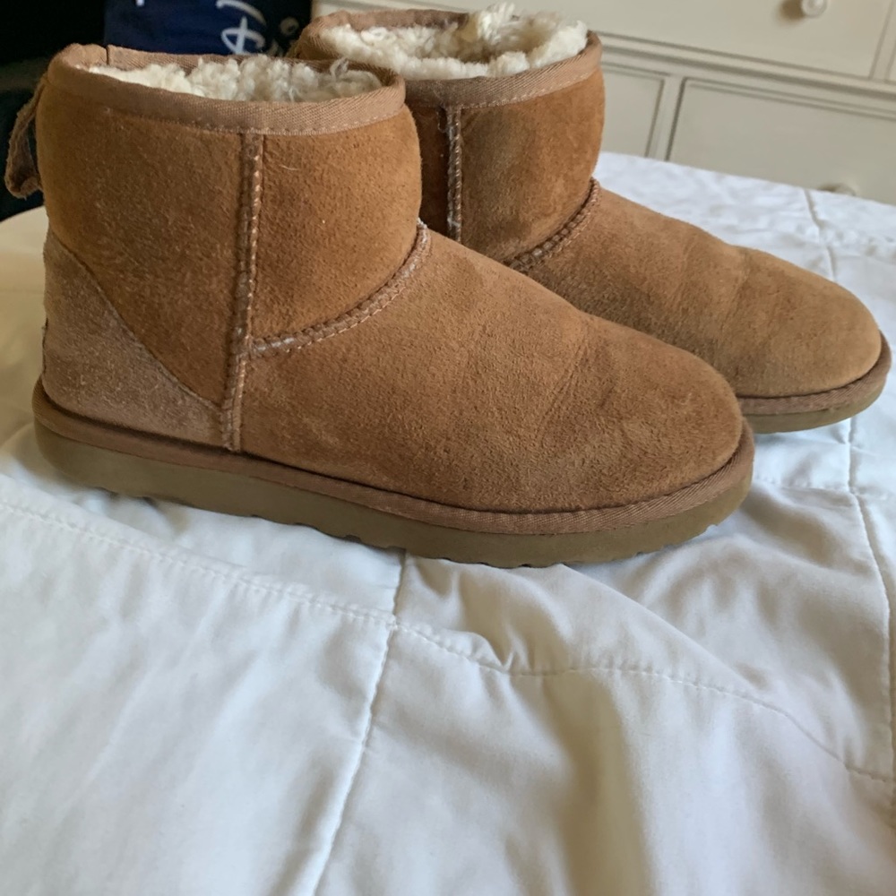 Ugg Ankle boots w real fur lining & suede outside